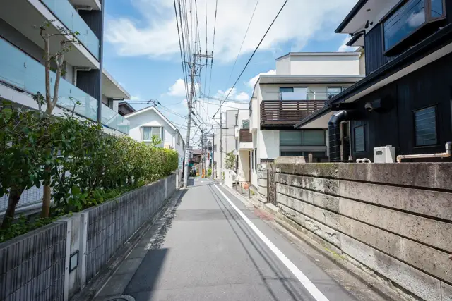 日本の住宅街の街並み（イメージ）